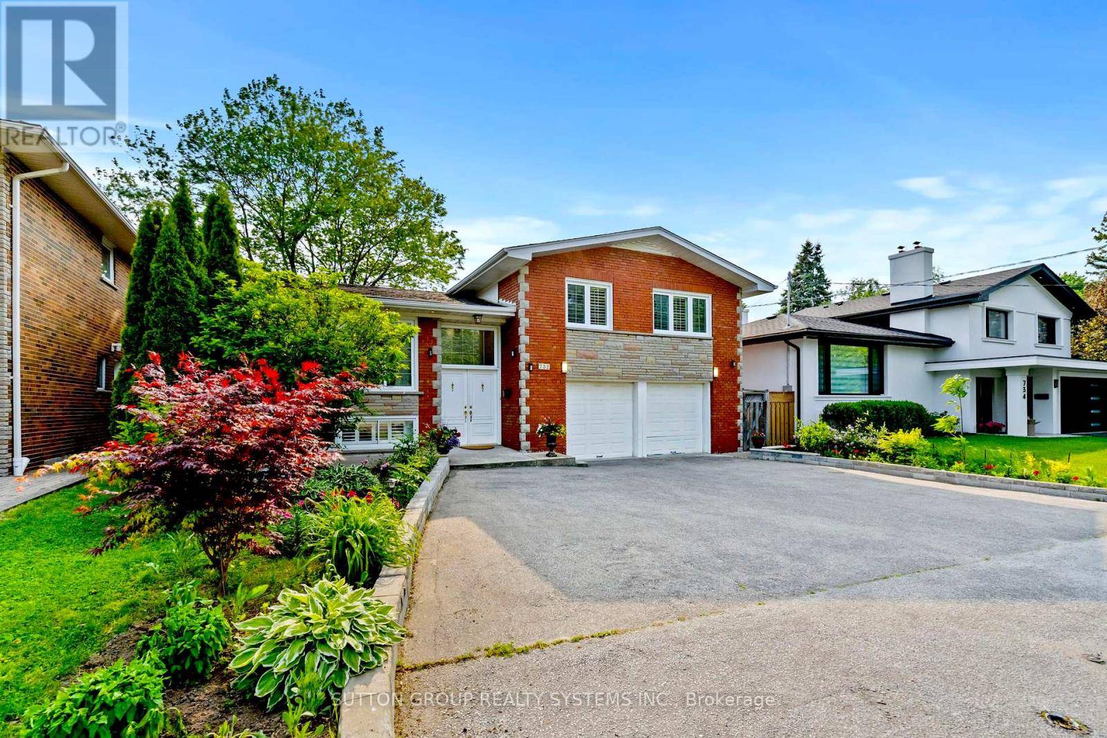 Toronto (stonegate-queensway), ON M8Y2T6,732 ROYAL YORK ROAD