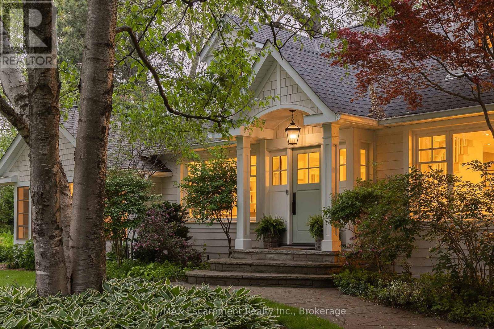 Oakville (mo Morrison), ON L6J4G8,161 DIANNE AVENUE