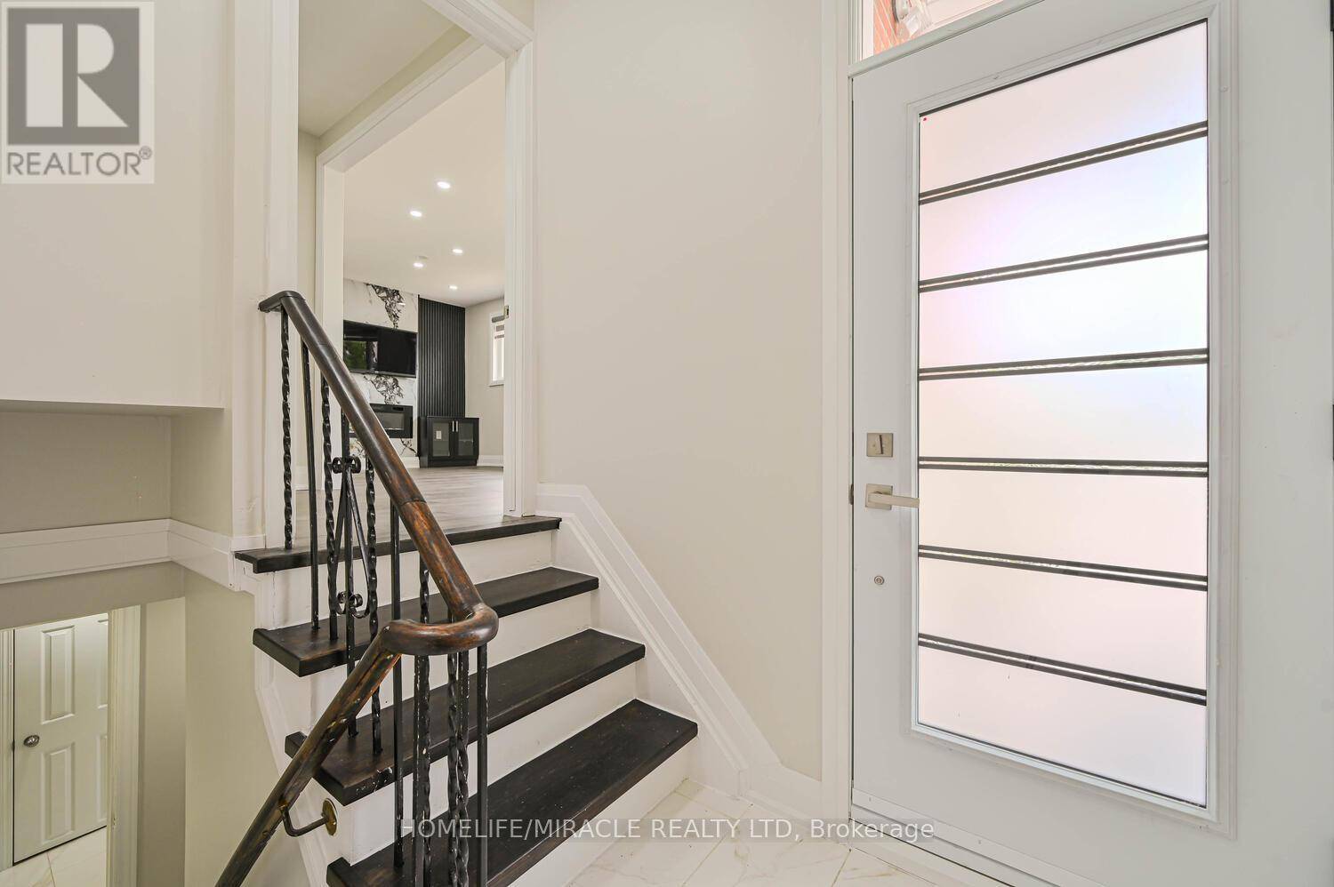 Toronto (thistletown-beaumonde Heights), ON M9V1X4,159 TAYSHAM CRESCENT