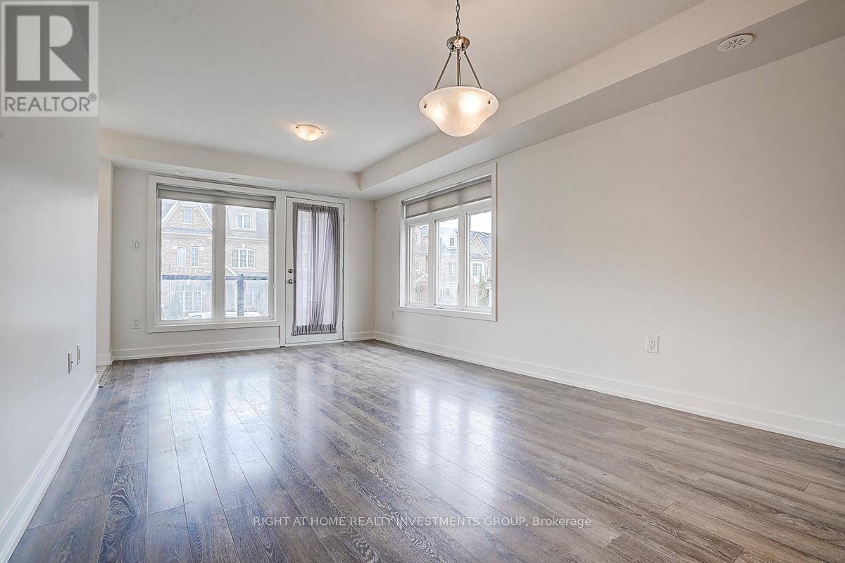 Toronto (humberlea-pelmo Park), ON M9M0B5,100 Parrotta DR #116