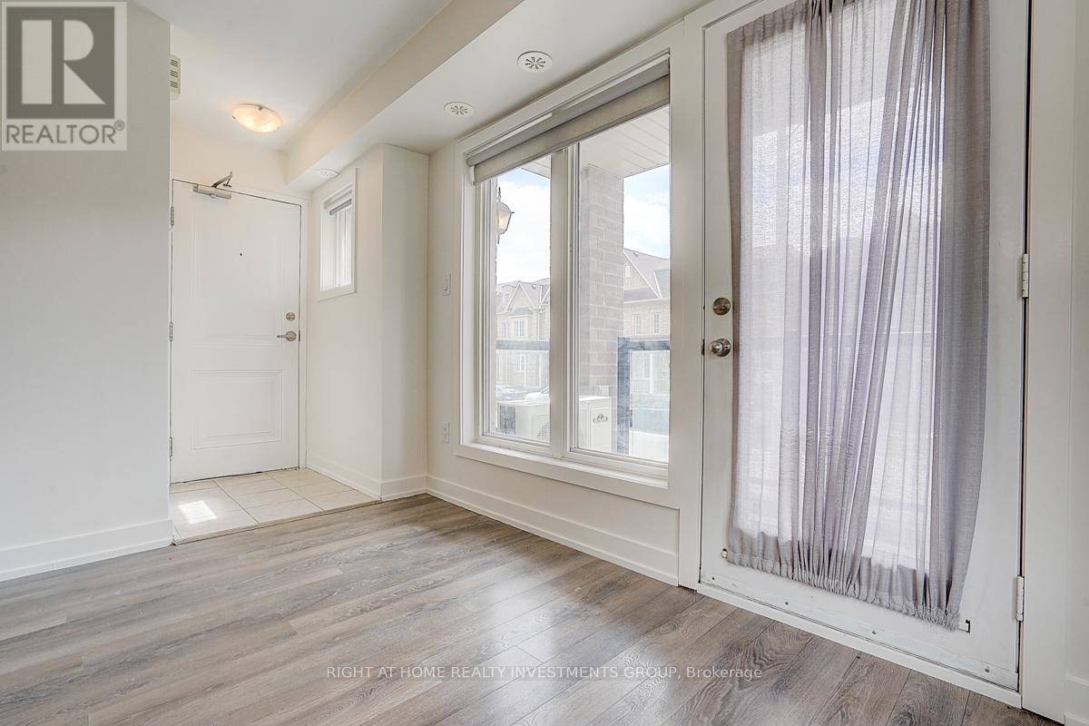 Toronto (humberlea-pelmo Park), ON M9M0B5,100 Parrotta DR #116