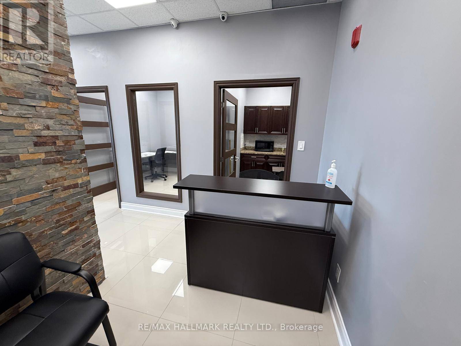 Mississauga (gateway), ON L5S1Y4,218 Export BLVD #407