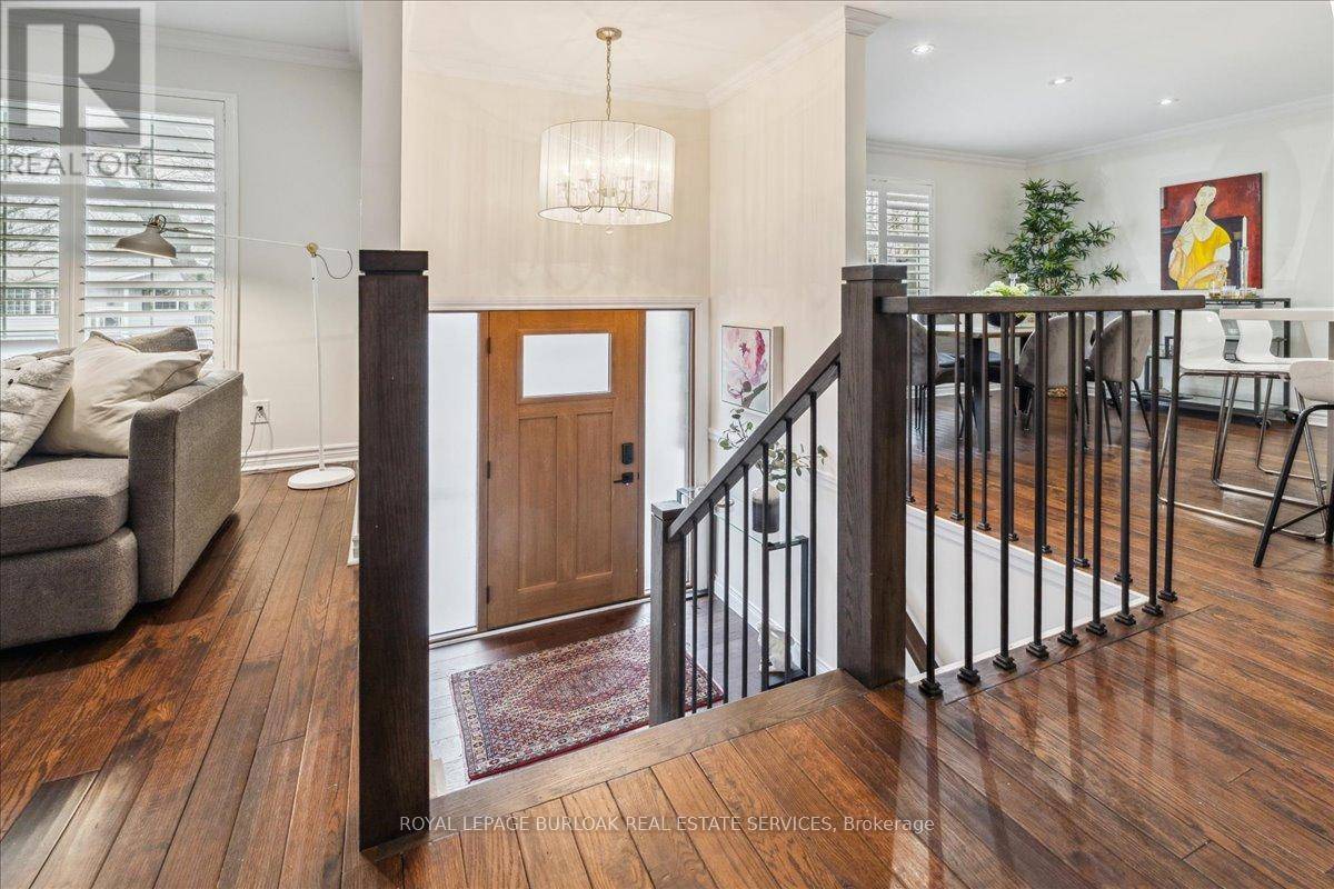 Burlington (shoreacres), ON L7L5B8,692 CATALINA CRESCENT