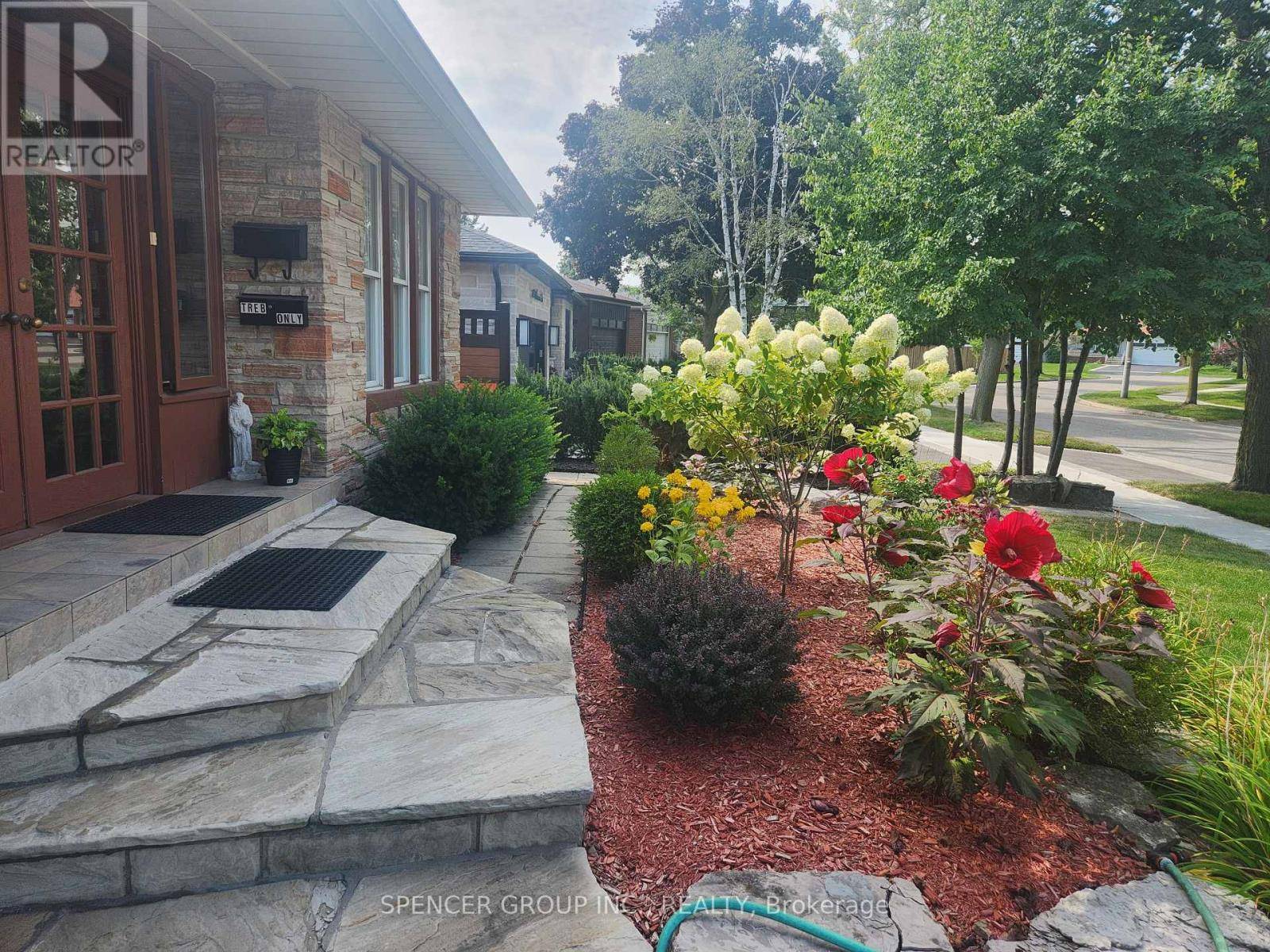 Mississauga (applewood), ON L4X1X4,1856 BRIARCROOK CRESCENT