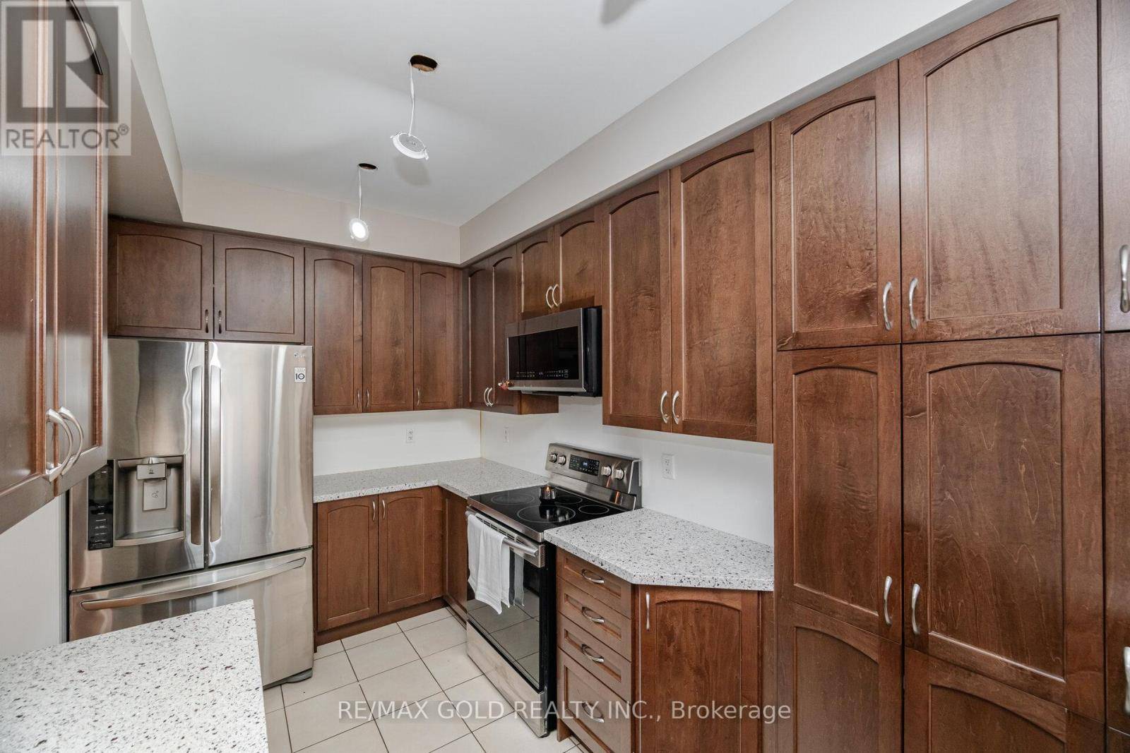 Brampton (sandringham-wellington), ON L6R0Z6,11 SEEDLAND CRESCENT N