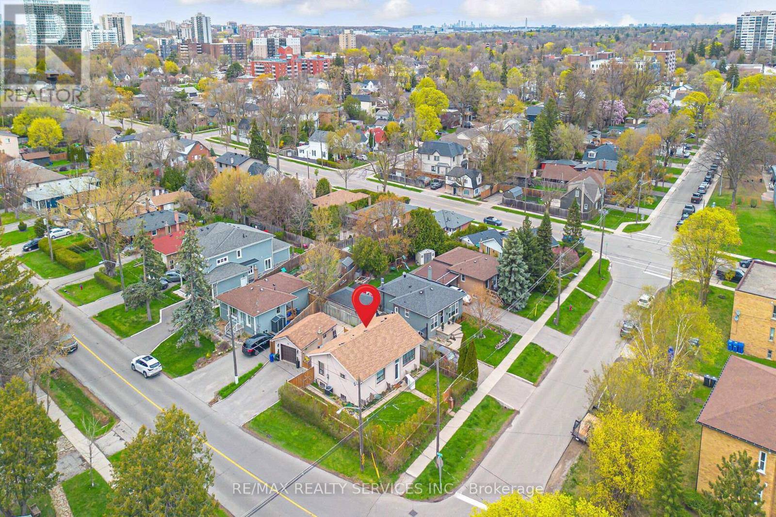 Oakville (co Central), ON L6K1N4,191 DEANE AVENUE