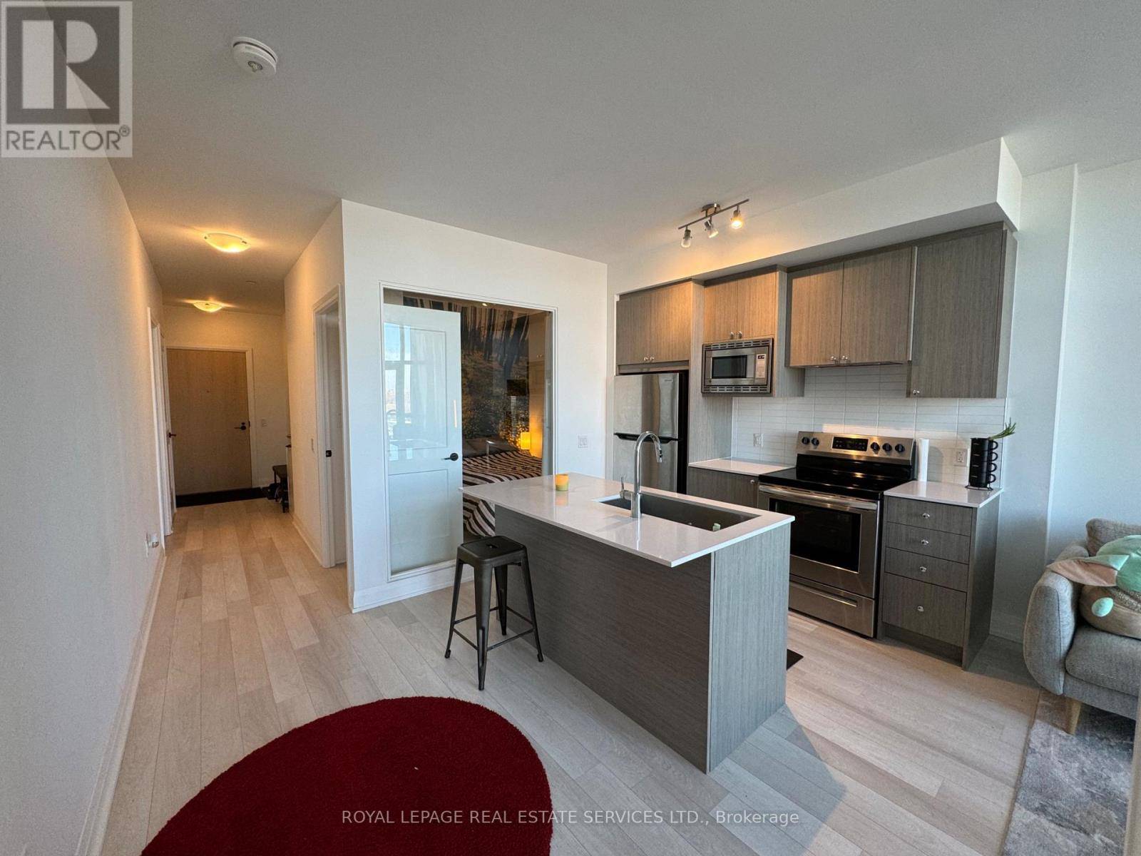 Toronto (downsview-roding-cfb), ON M3K0E1,60 George Butchart DR #301