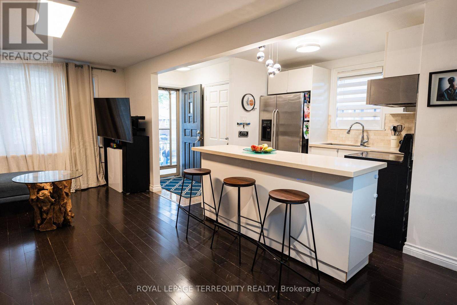 Toronto (briar Hill-belgravia), ON M6B1E2,968 CASTLEFIELD AVENUE