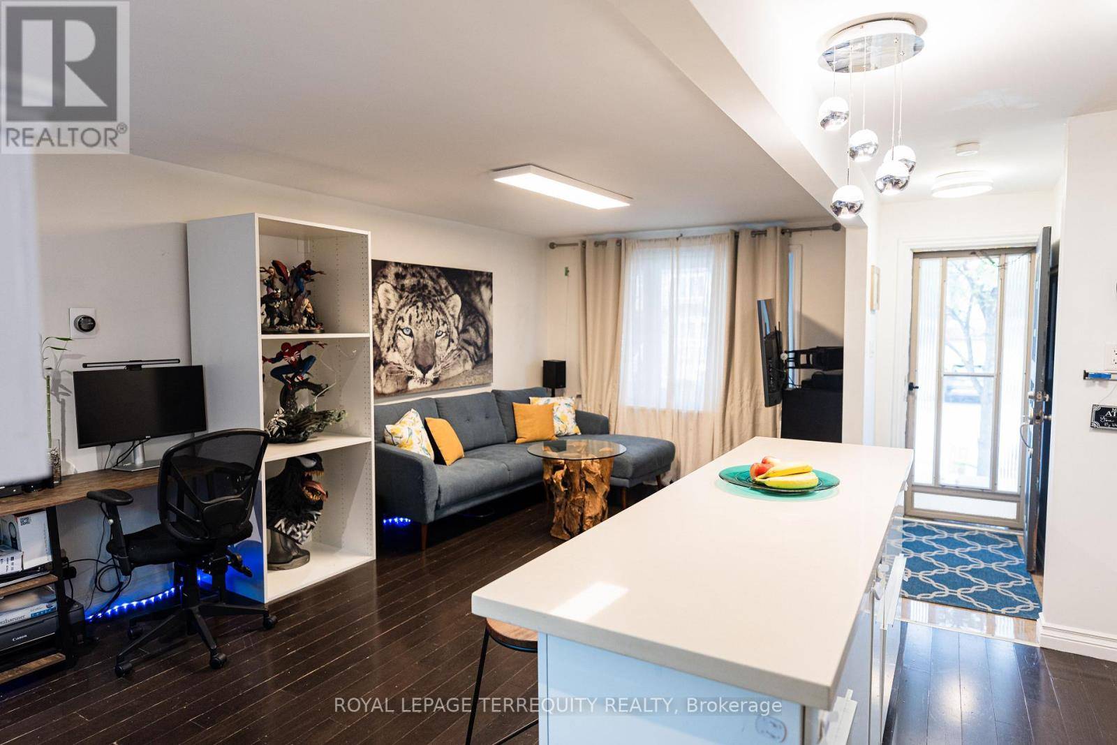 Toronto (briar Hill-belgravia), ON M6B1E2,968 CASTLEFIELD AVENUE