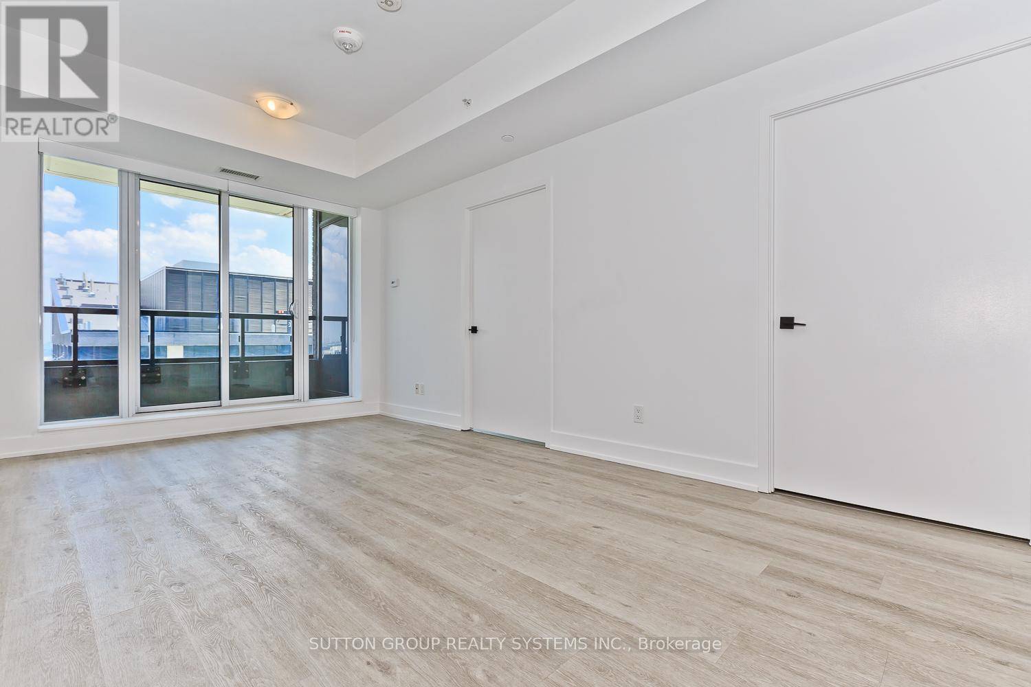 Oakville (ro River Oaks), ON L6H3R7,2481 Taunton RD #1304