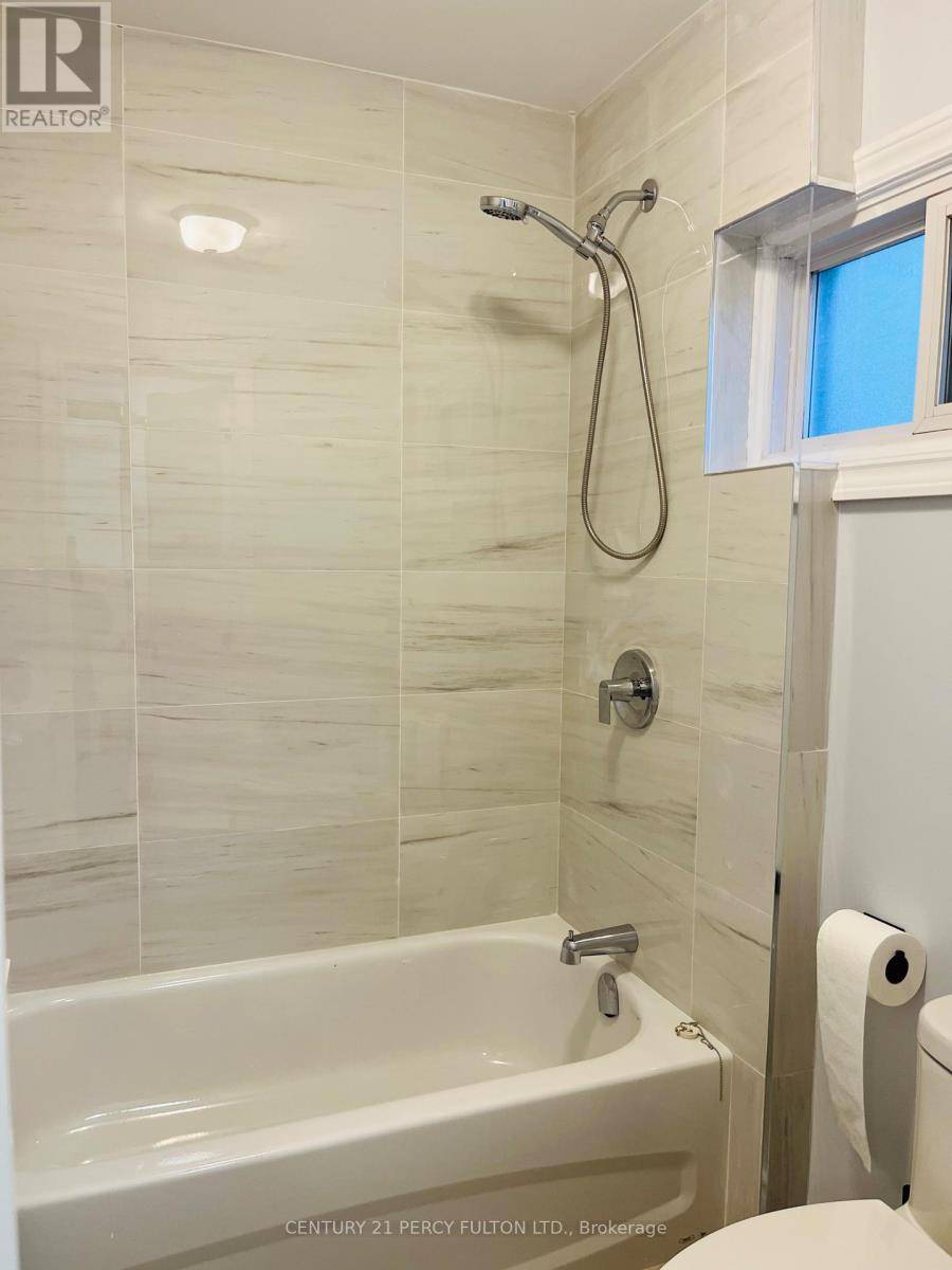 Mississauga (lakeview), ON L5G4E2,912 BEECHWOOD AVENUE