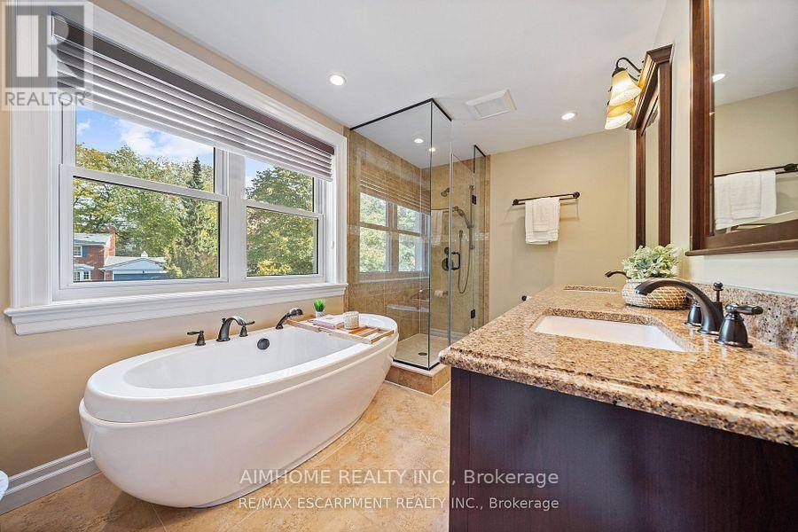 Oakville (mo Morrison), ON L6J2A4,1300 BRAESIDE DRIVE