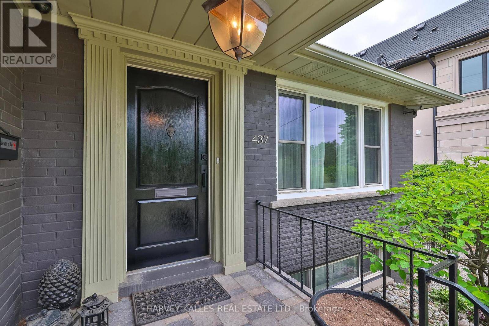Oakville (wo West), ON L6L3Y3,437 SEATON DRIVE
