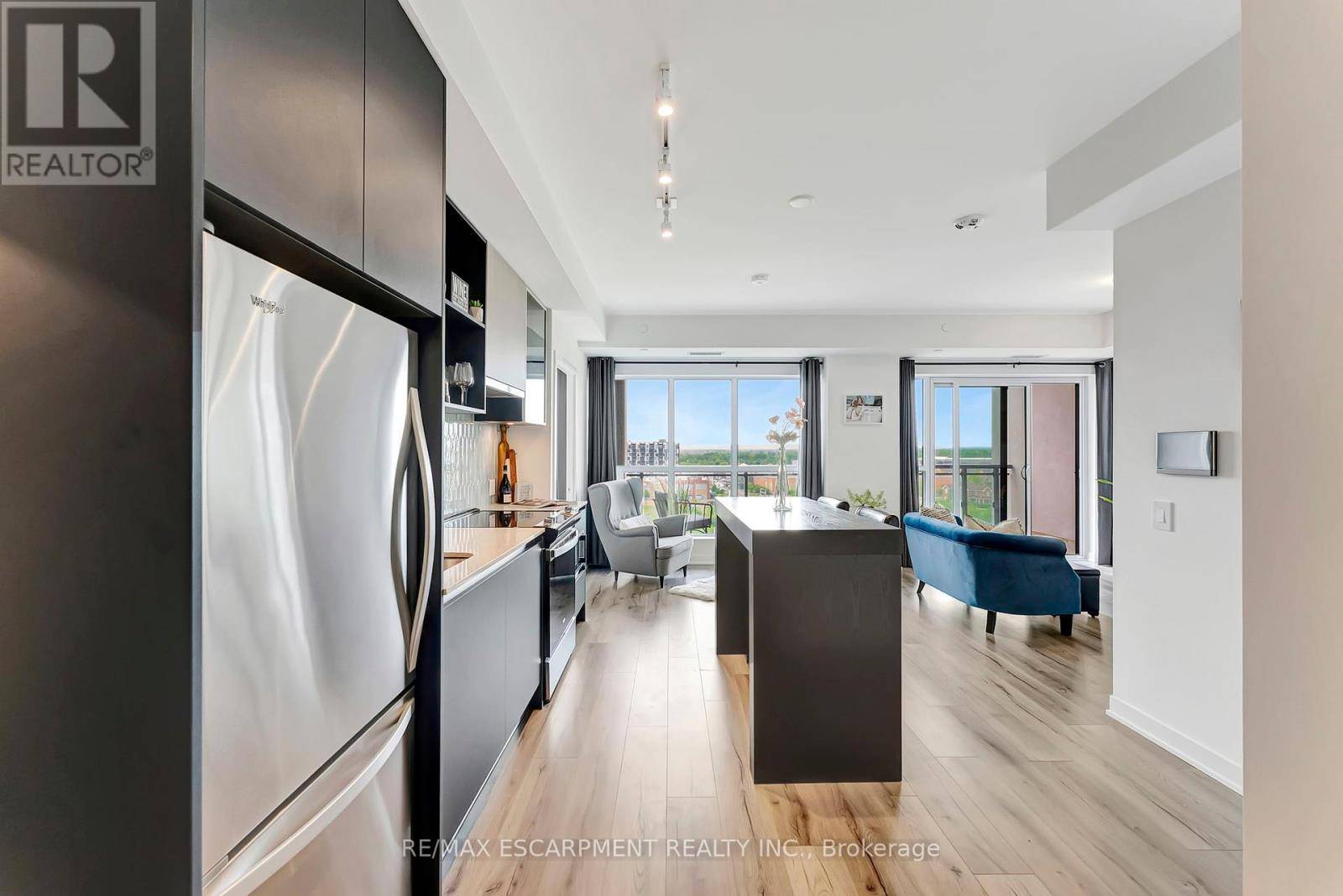 Oakville (go Glenorchy), ON L6M5P9,405 Dundas ST West #702