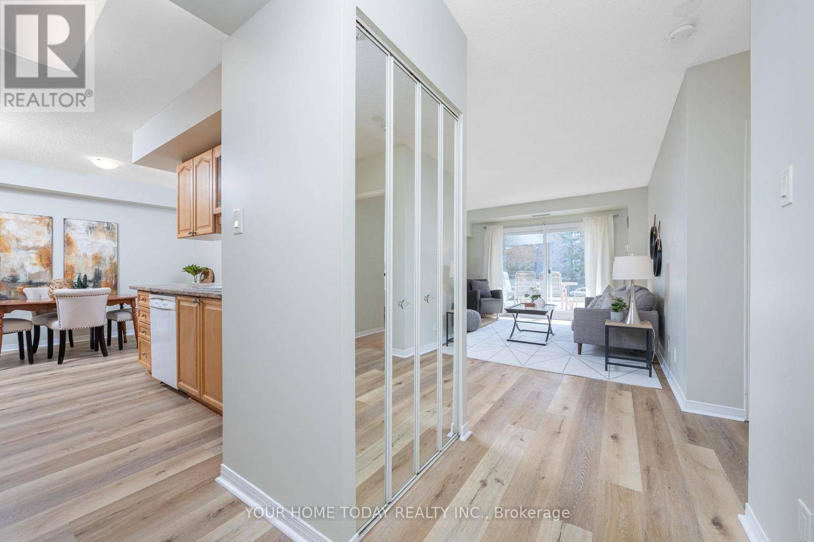 Halton Hills (georgetown), ON L7G6A7,24 Chapel ST #102