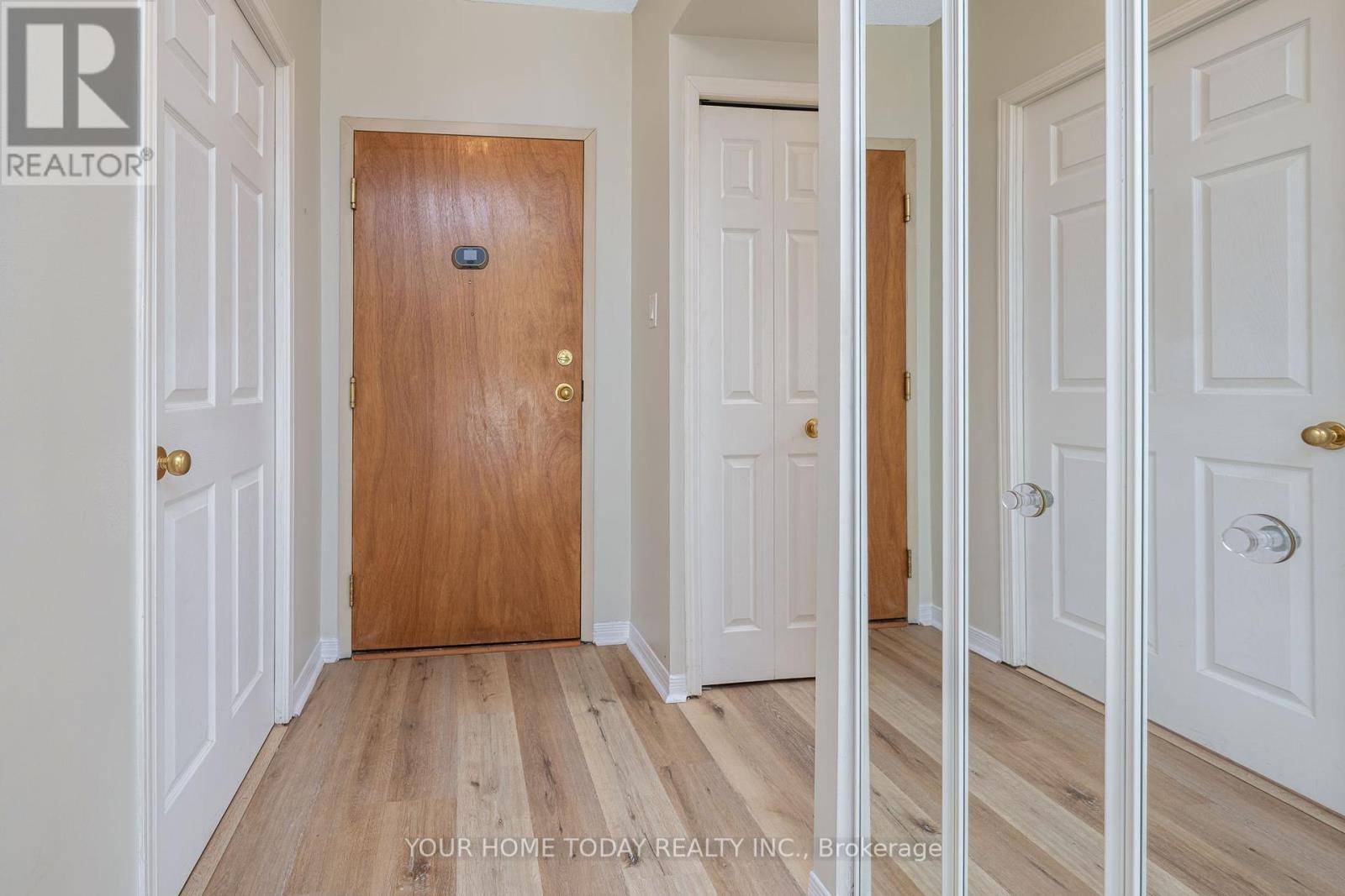 Halton Hills (georgetown), ON L7G6A7,24 Chapel ST #102