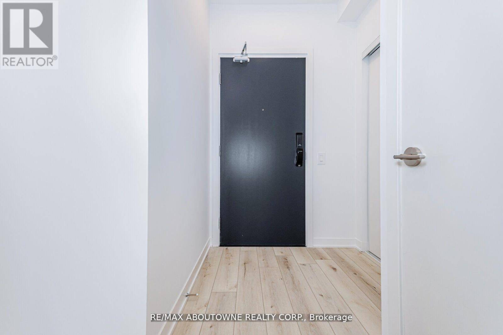 Oakville (go Glenorchy), ON L6M4M2,395 Dundas ST West #105