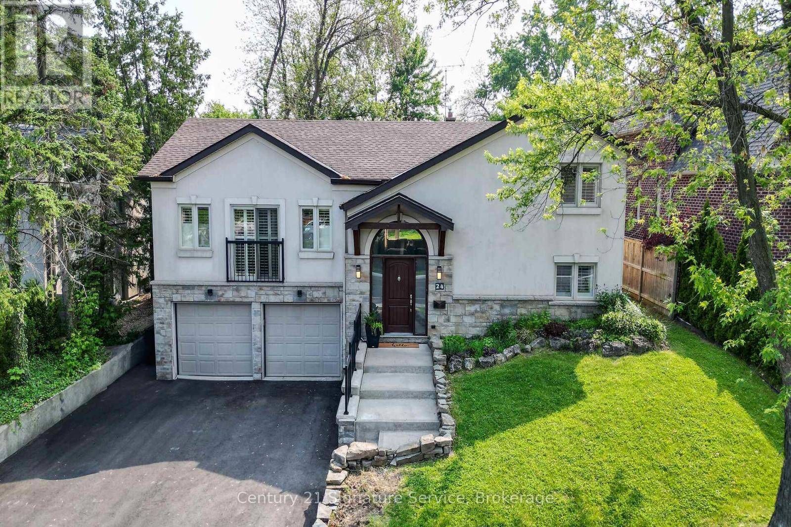 Mississauga (streetsville), ON L5M1E9,24 JOYMAR DRIVE