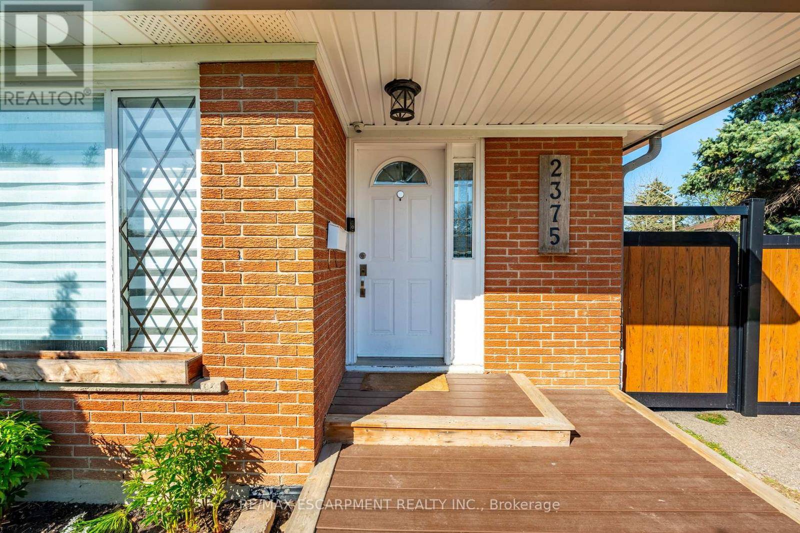 Mississauga (port Credit), ON L5B1Z4,2375 GARETH ROAD S