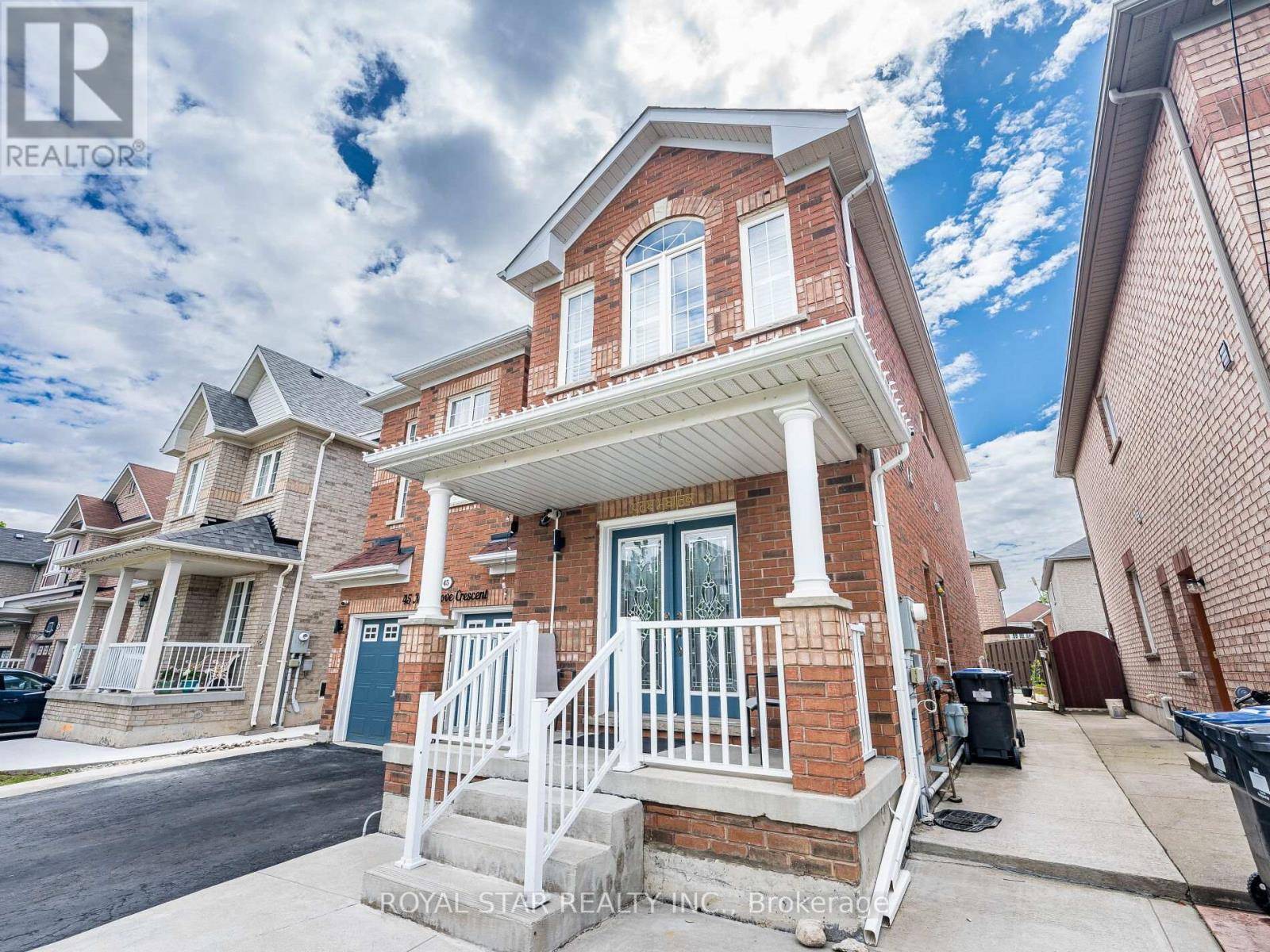 Brampton (northwest Sandalwood Parkway), ON L7A1M3,45 MOSSGROVE CRESCENT