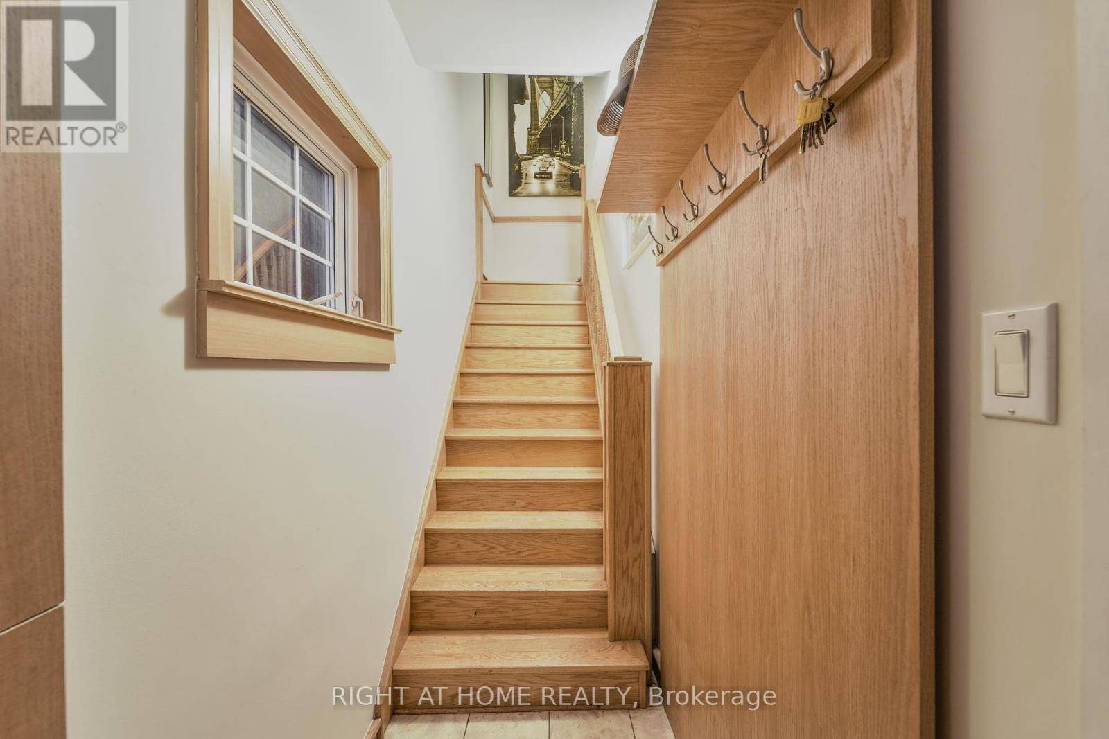 Toronto (roncesvalles), ON M6R1L2,152 WRIGHT AVENUE