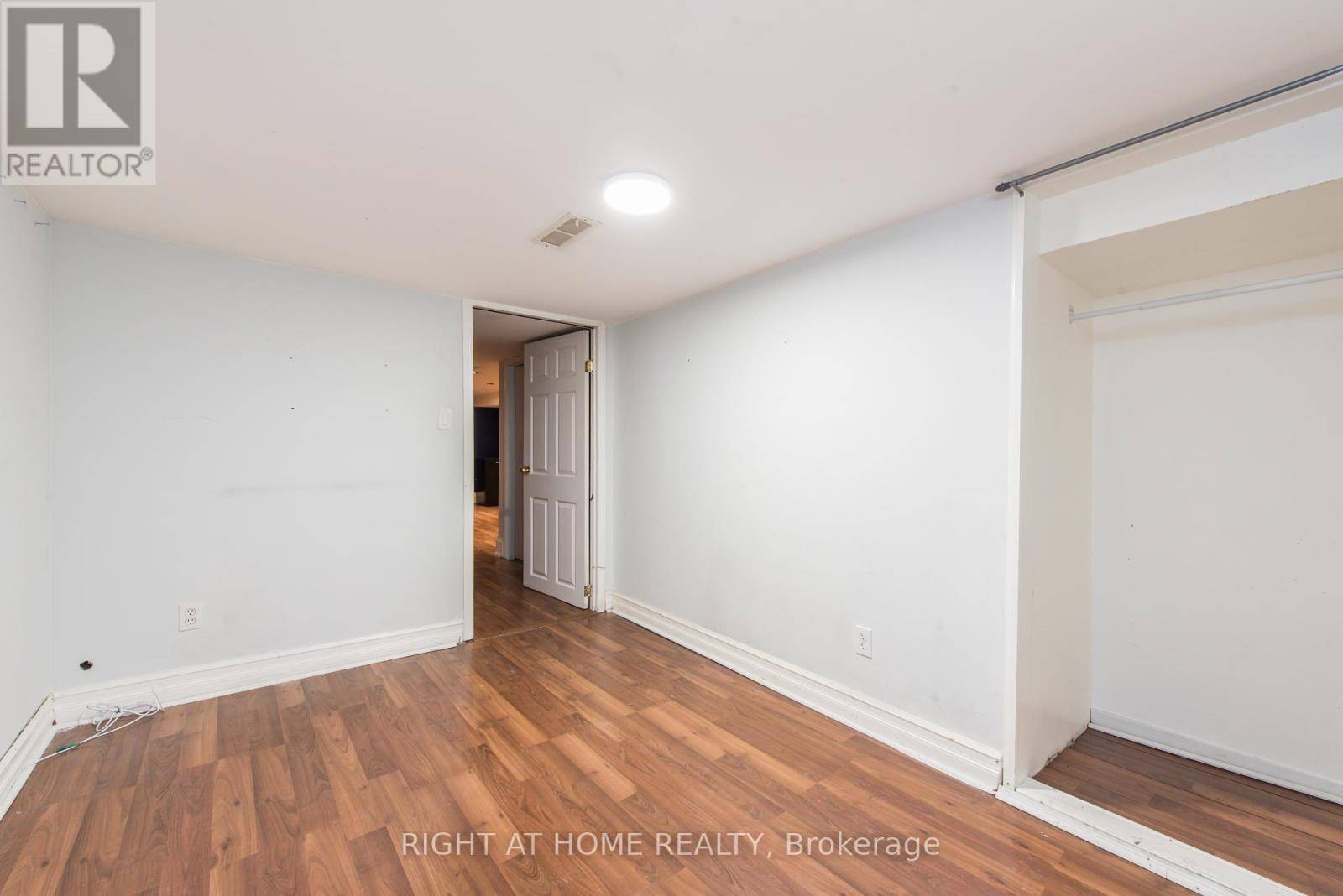Toronto (runnymede-bloor West Village), ON M6S3A2,640 Runnymede RD #BSMT