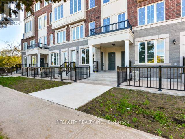 Oakville (ro River Oaks), ON L6H7H2,2205 Lillykin ST #4