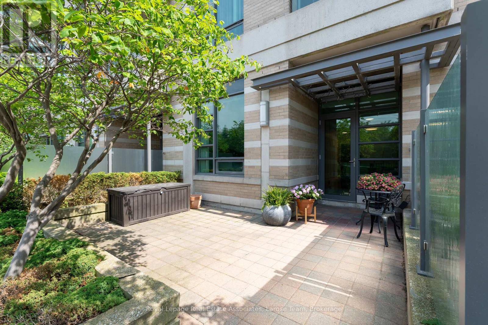 Toronto (islington-city Centre West), ON M9C0A3,225 Sherway Gardens RD #102