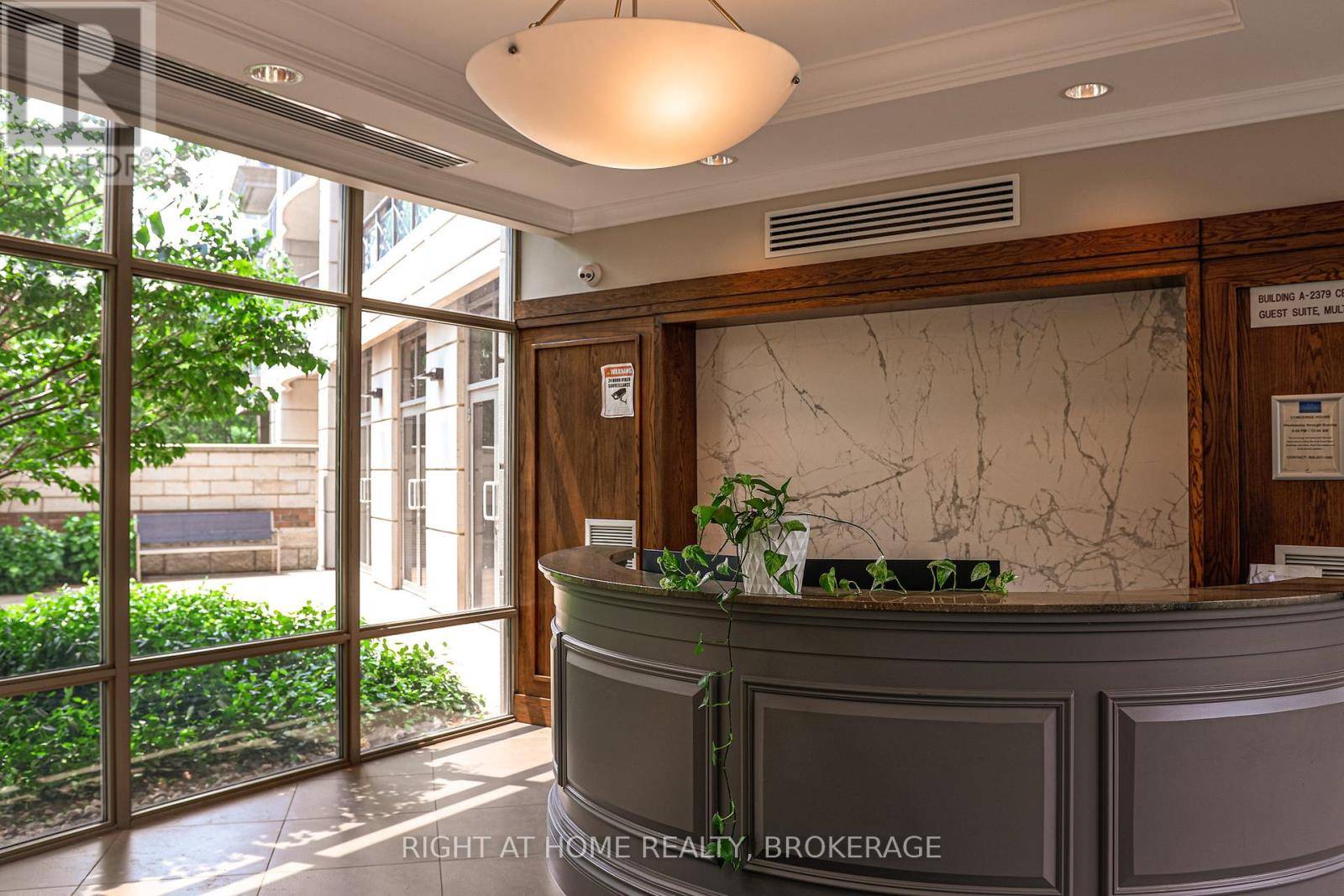Oakville (ro River Oaks), ON L6H0E3,2391 Central Park DR #809