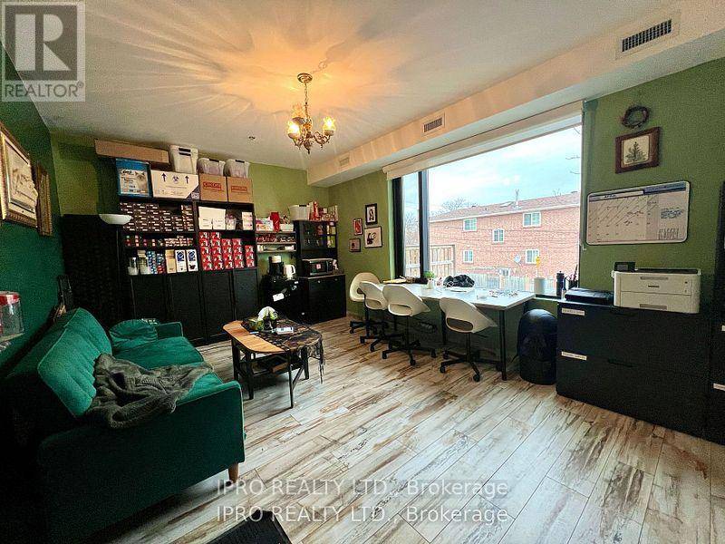 Toronto (dovercourt-wallace Emerson-junction), ON M6G1L9,798 Bloor ST West #2