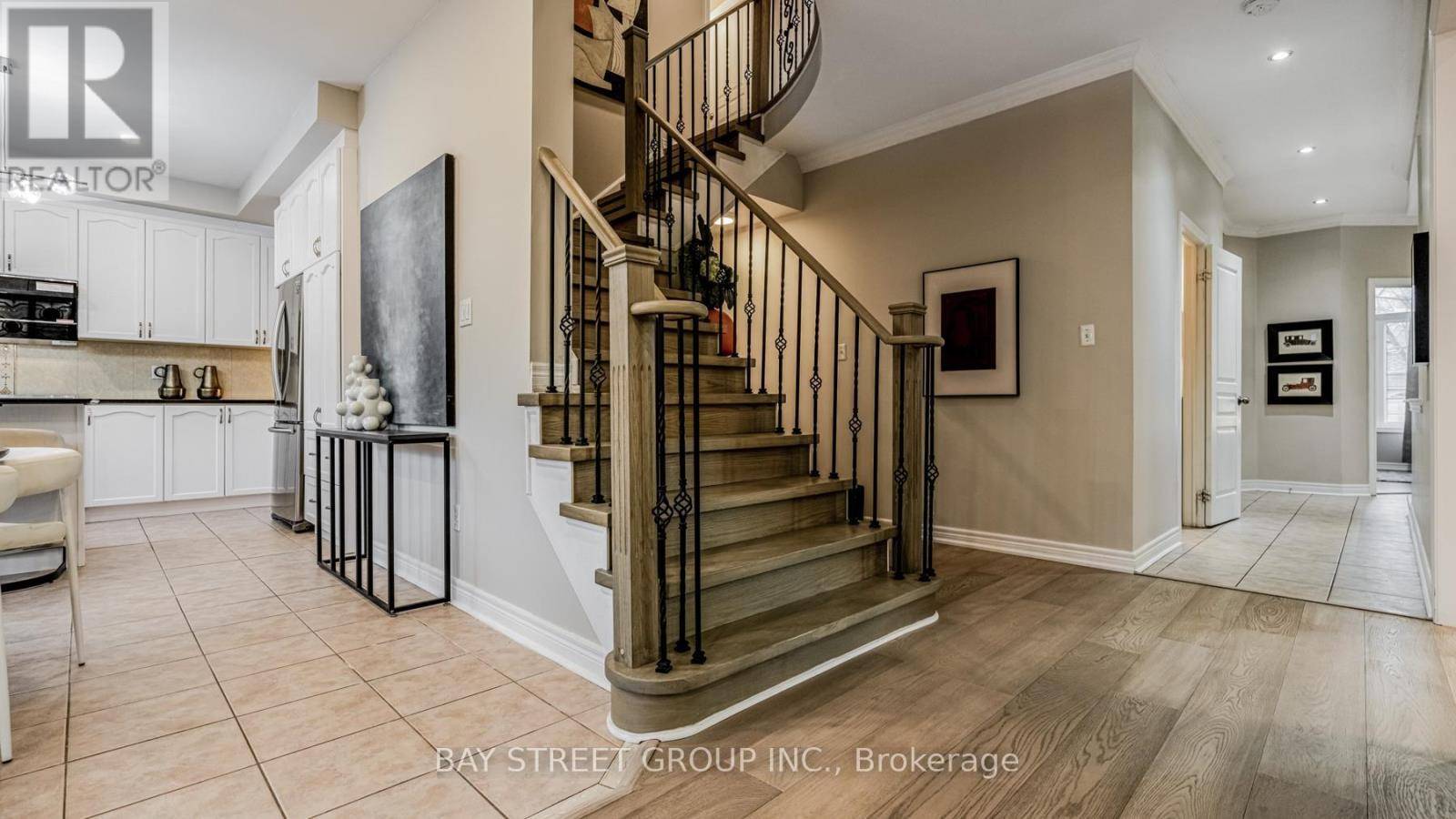 Oakville (wm Westmount), ON L6M5J4,2292 BLUE OAK CIRCLE