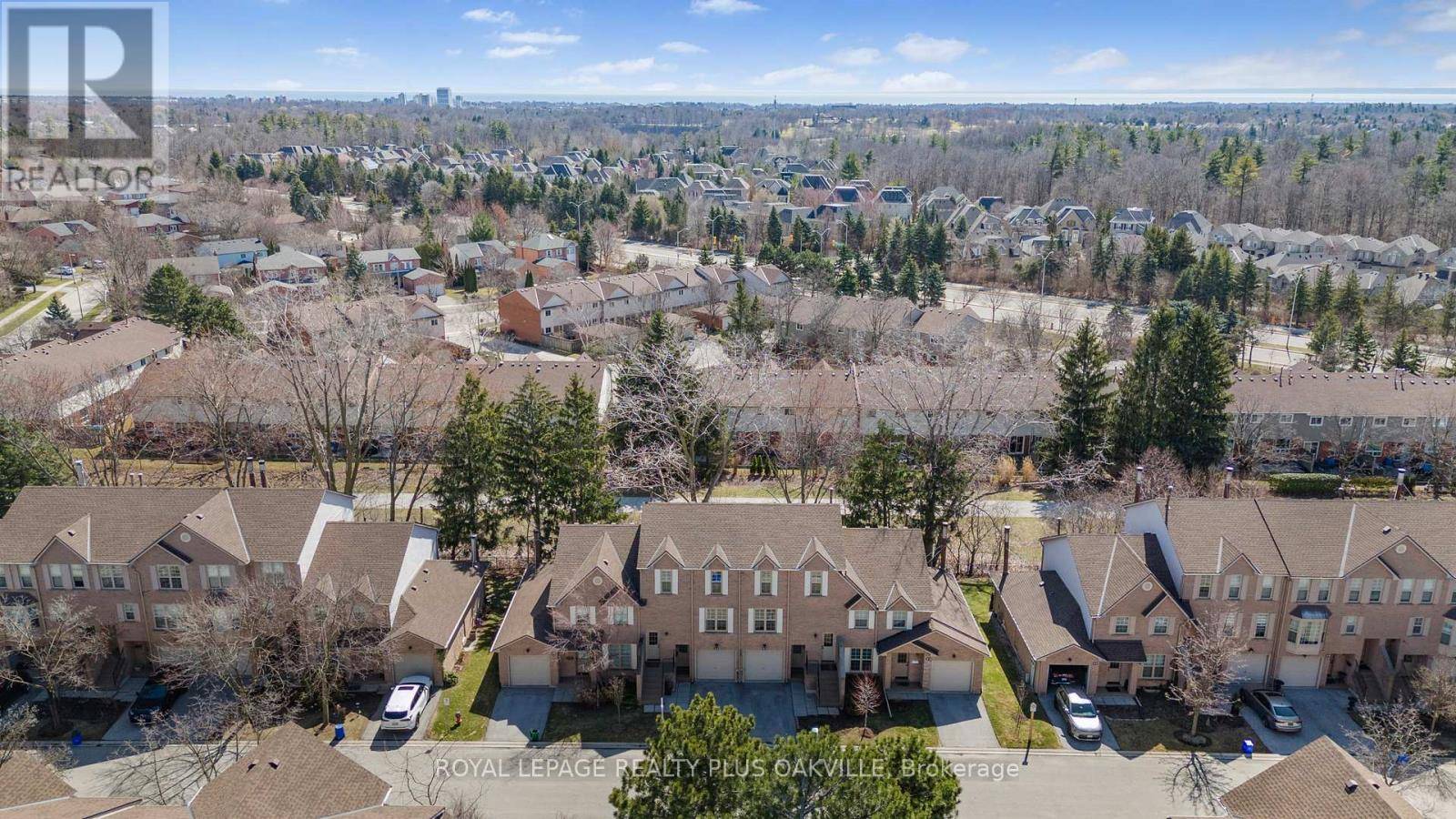 Oakville (ro River Oaks), ON L6H5L8,2272 Mowat AVE #34