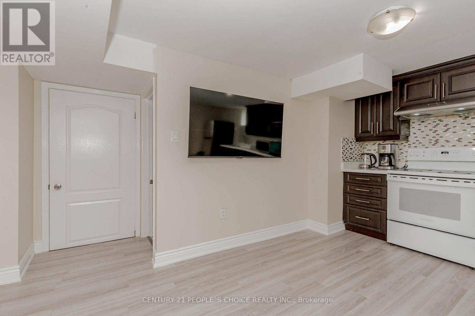Toronto (west Humber-clairville), ON M9W3E2,215 JEFFCOAT DRIVE N