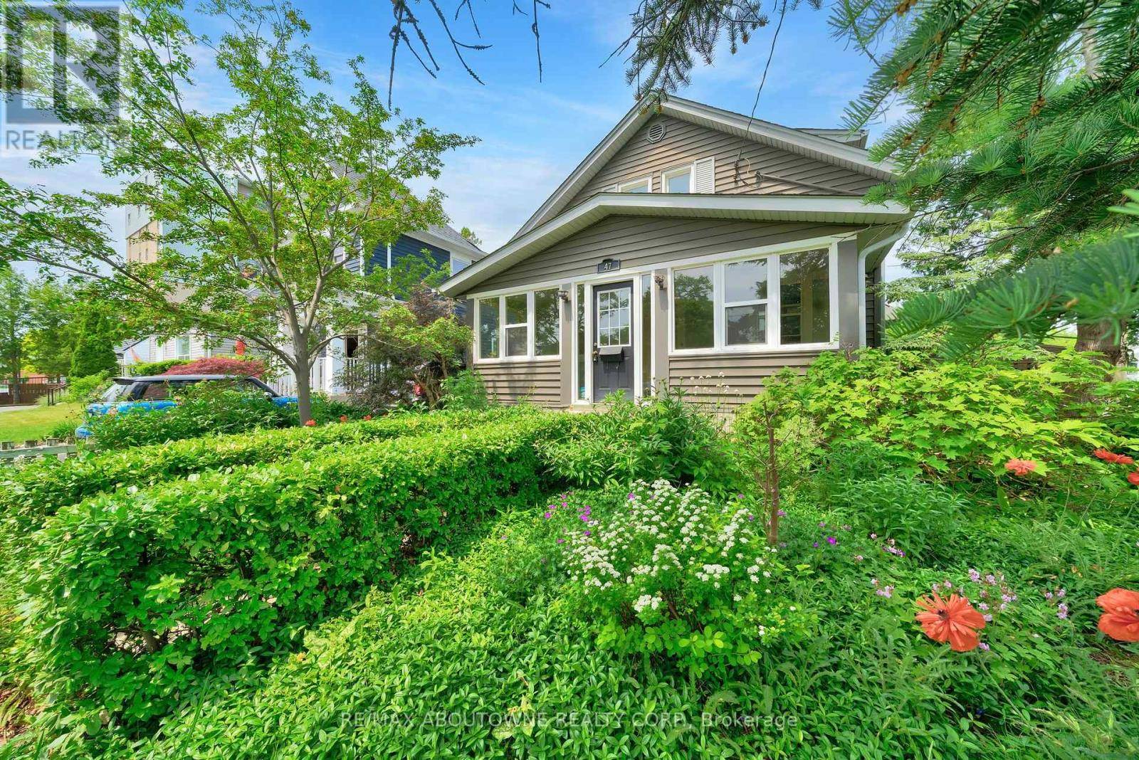 Oakville (co Central), ON L6K1X6,47 STEWART STREET