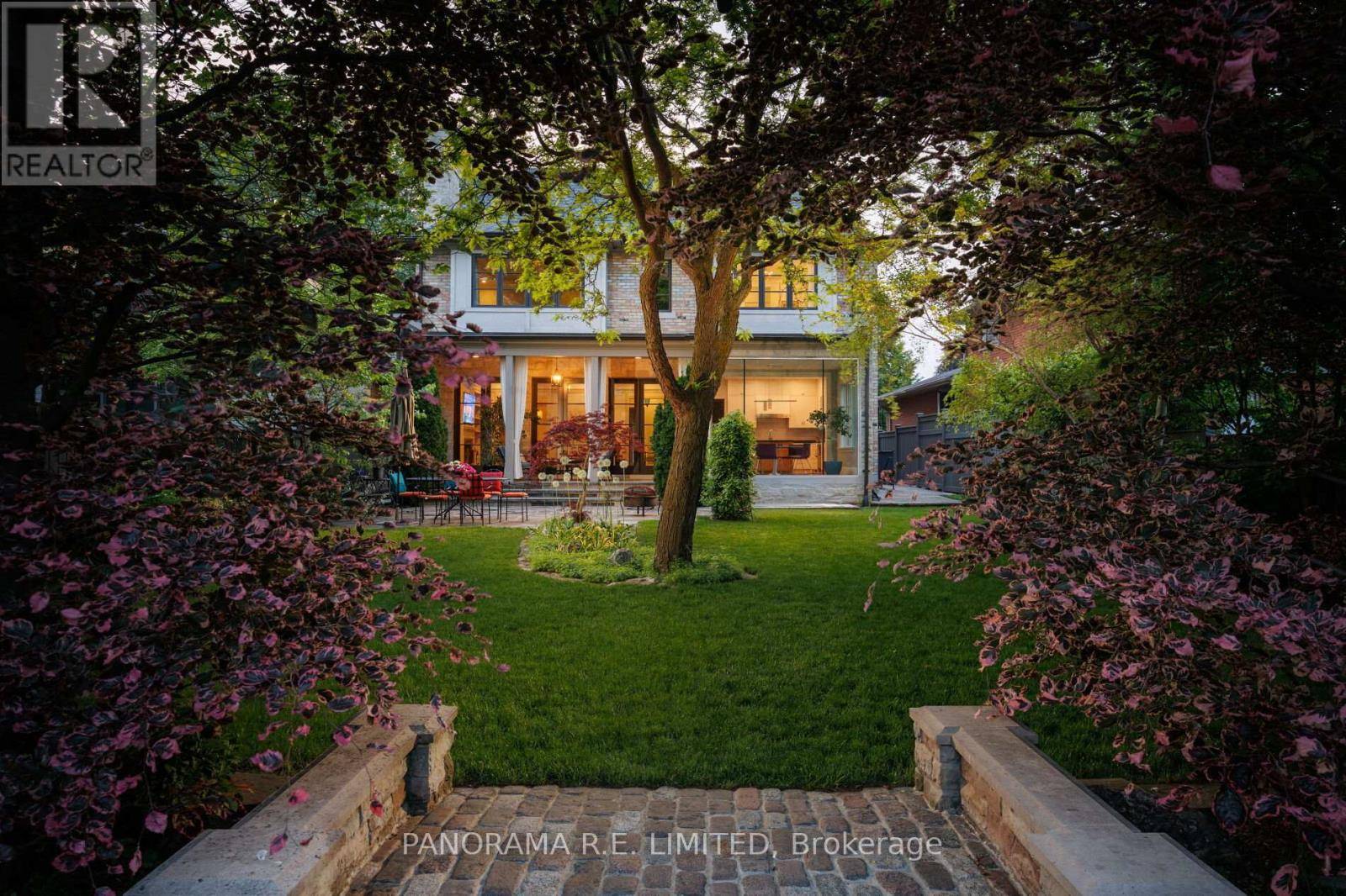 Toronto (islington-city Centre West), ON M8Z3C2,19 GRAYSTONE GARDENS