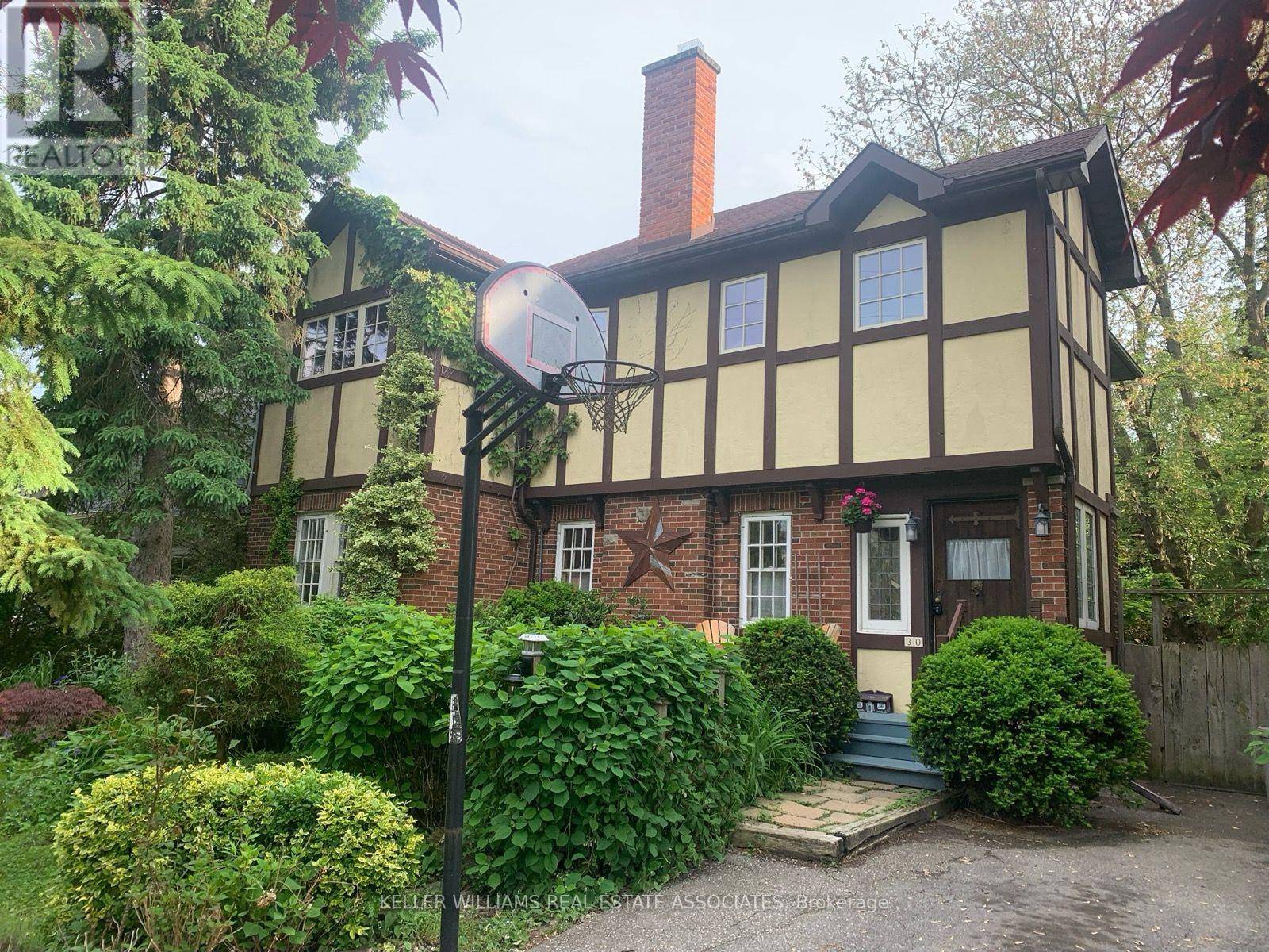 Mississauga (port Credit), ON L5G3L3,30 OAKWOOD AVENUE S
