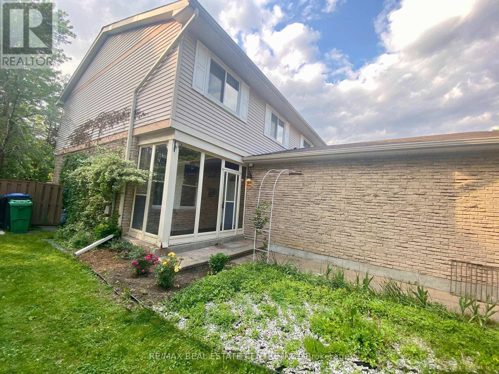 Mississauga (meadowvale), ON L5N2H8,2767 ANDORRA CIRCLE E