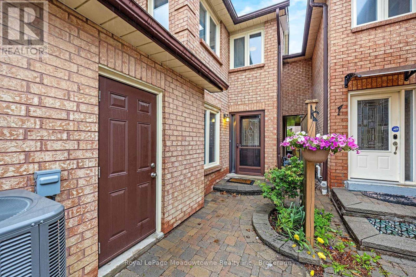 Mississauga (hurontario), ON L5R1W3,500 Silverthorne CRES #6