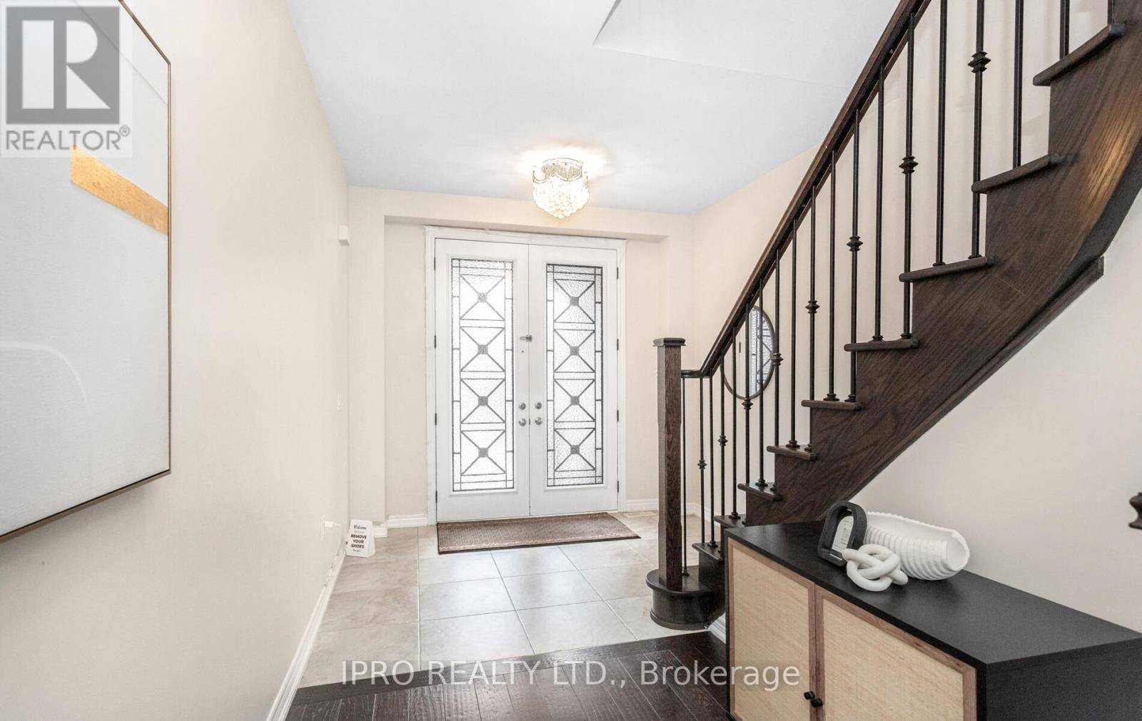 Oakville (go Glenorchy), ON L6M1N8,586 SETTLERS ROAD W