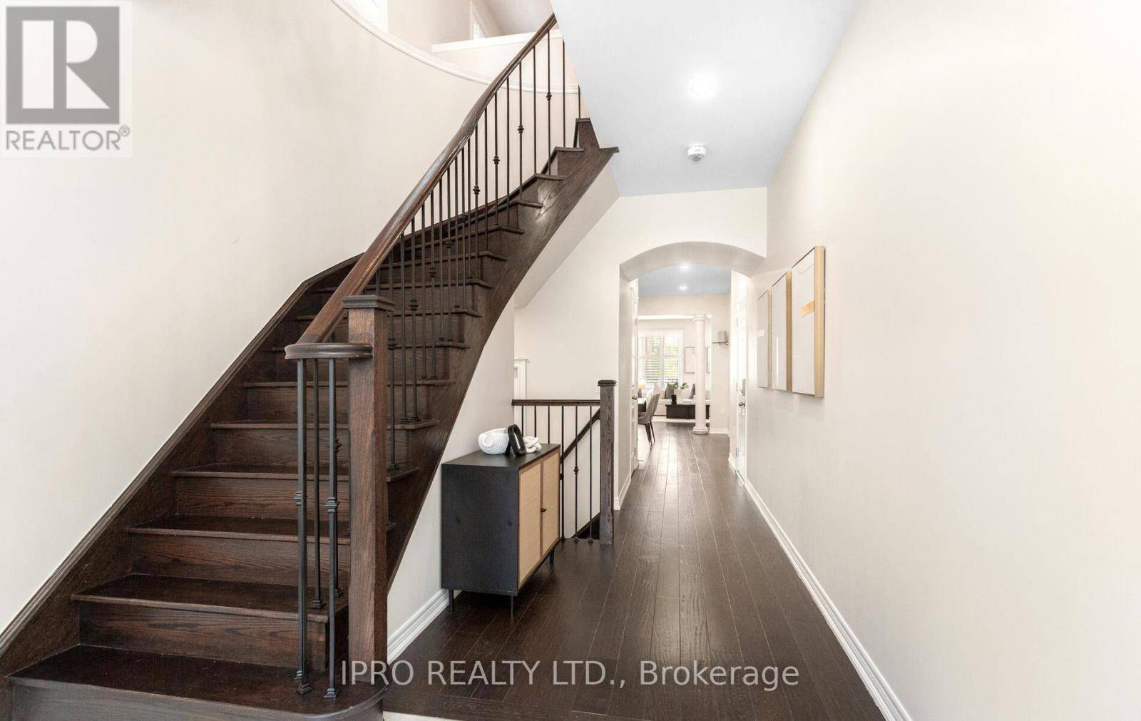 Oakville (go Glenorchy), ON L6M1N8,586 SETTLERS ROAD W
