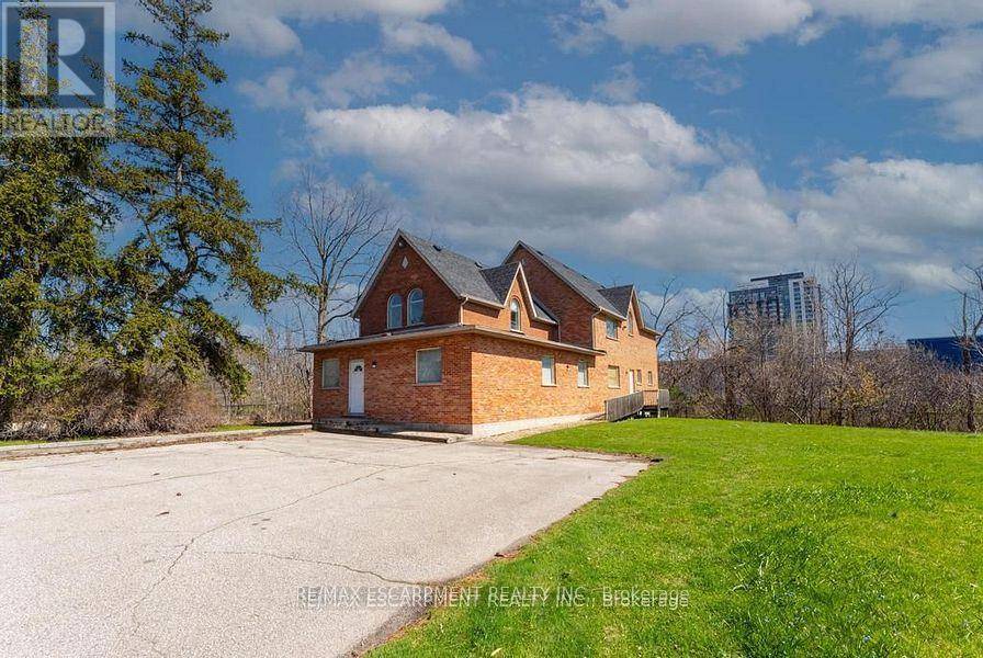 Burlington (freeman), ON L7R2J6,923 Brant ST #Main Floor