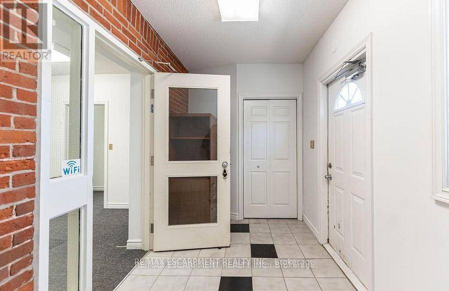 Burlington (freeman), ON L7R2J6,923 Brant ST #Main Floor