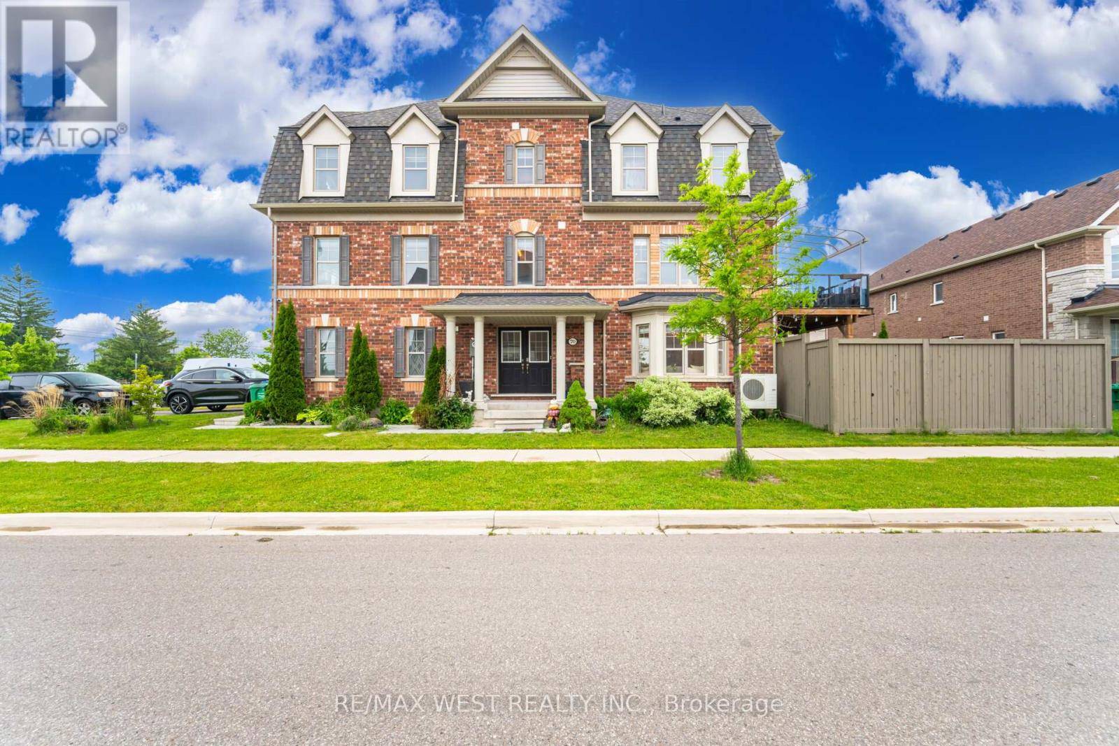 Brampton (northwest Brampton), ON L7A4V3,70 HOGAN MANOR DRIVE