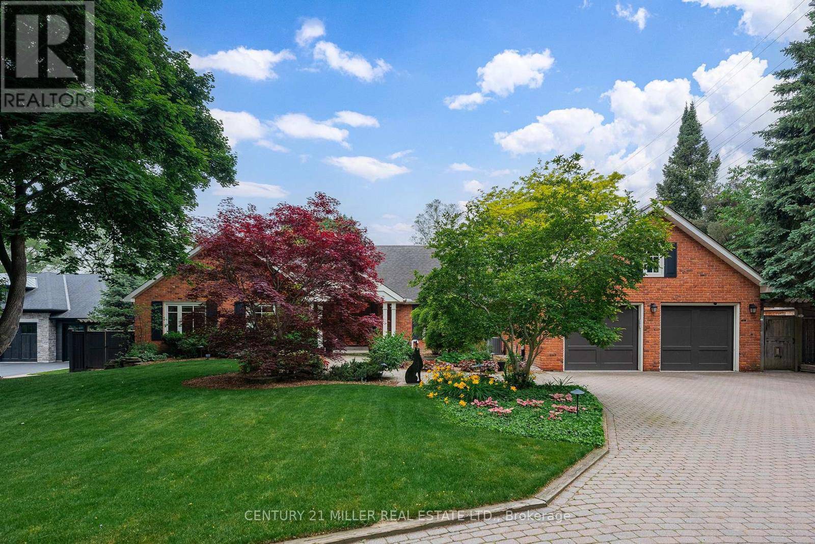 Oakville (mo Morrison), ON L6J4V5,272 MAPLE GROVE DRIVE