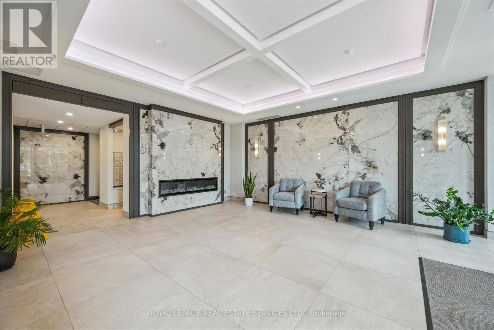 Oakville (ro River Oaks), ON L6H0E2,2325 Central Park DR #203