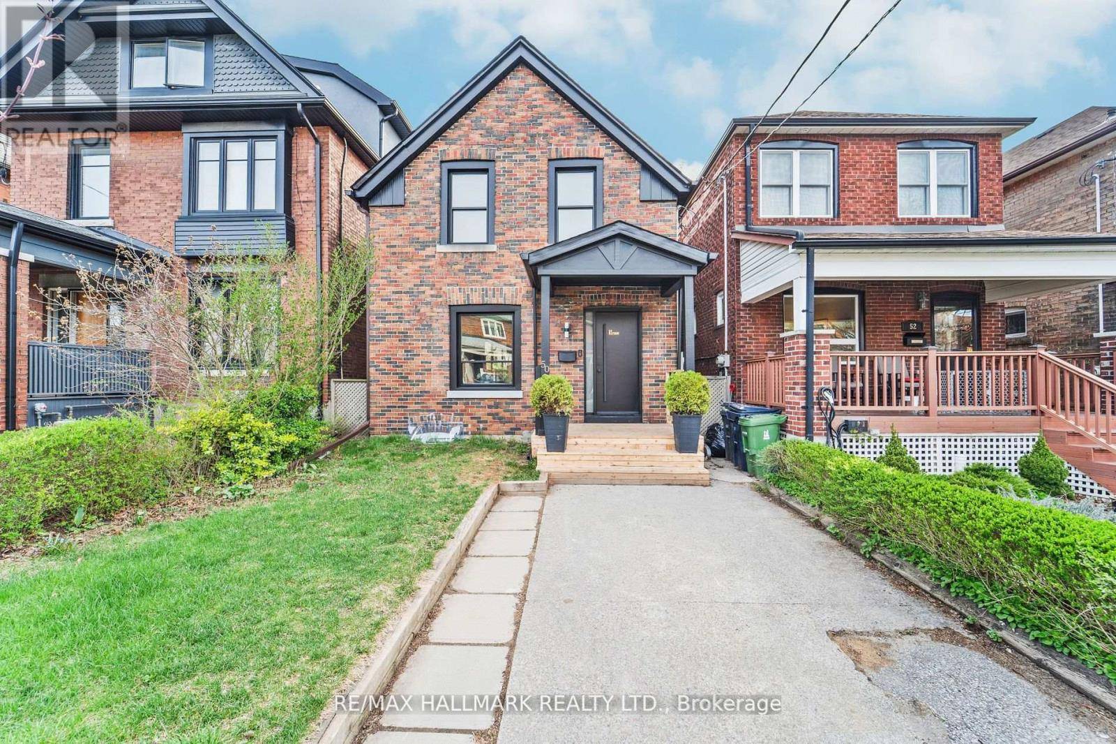 Toronto (runnymede-bloor West Village), ON M6S4E1,50 WATSON AVENUE