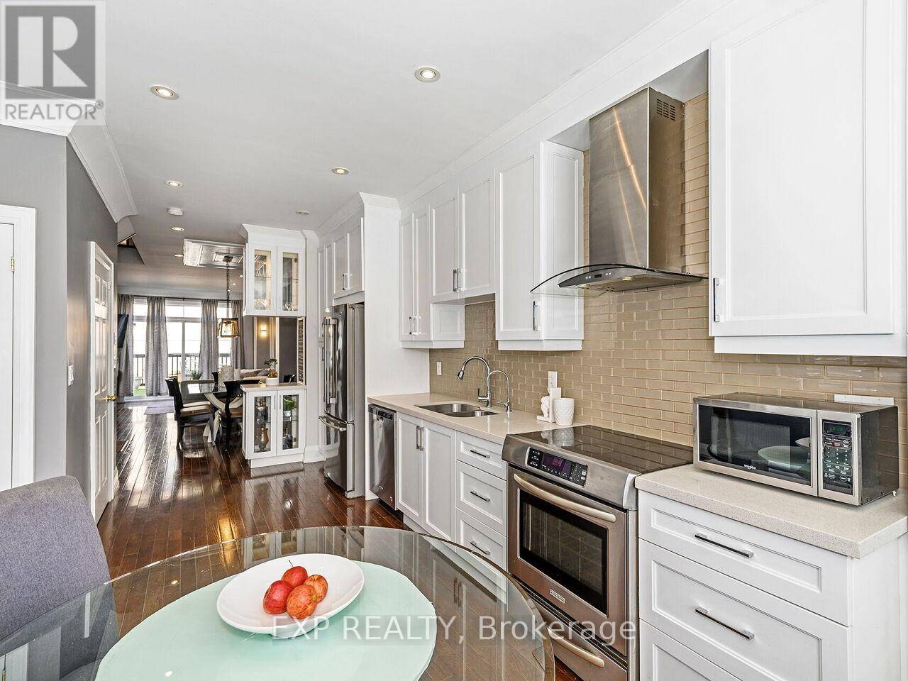 Oakville (br Bronte), ON L6L1H4,2351 Lakeshore RD West #4