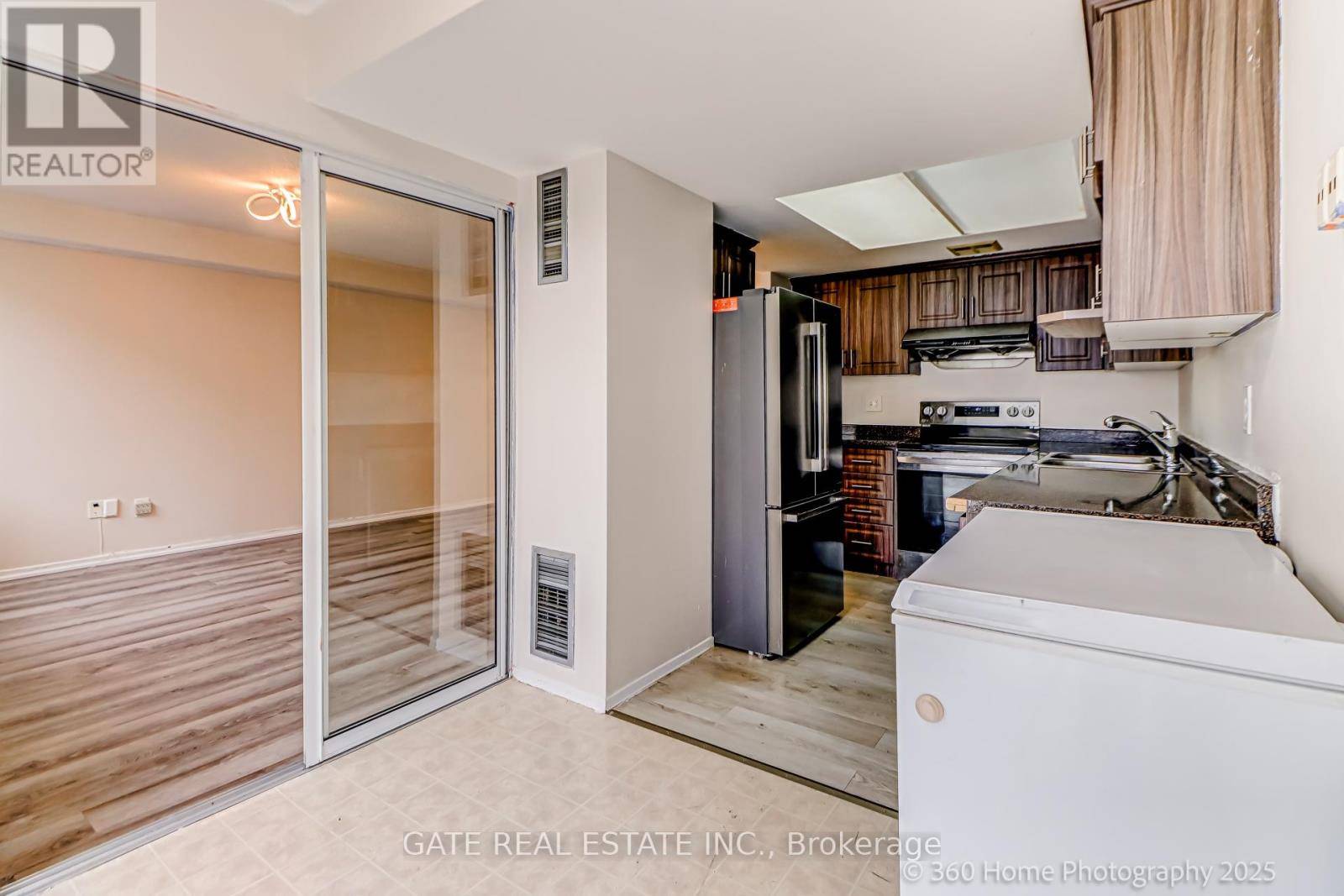 Toronto (mount Olive-silverstone-jamestown), ON M9V5E3,10 Markbrook LN #604