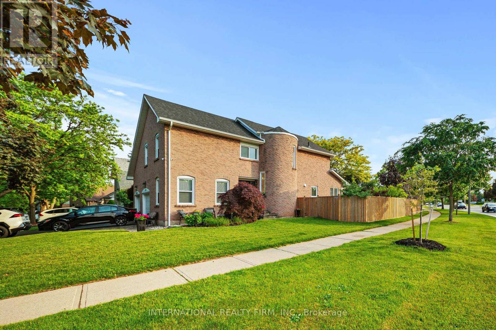 Oakville (ga Glen Abbey), ON L6M1C4,1088 RUNNYMEAD CRESCENT