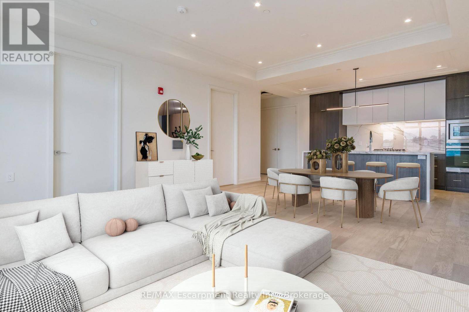 Oakville (co Central), ON L6K2W6,123 MAURICE DR #304